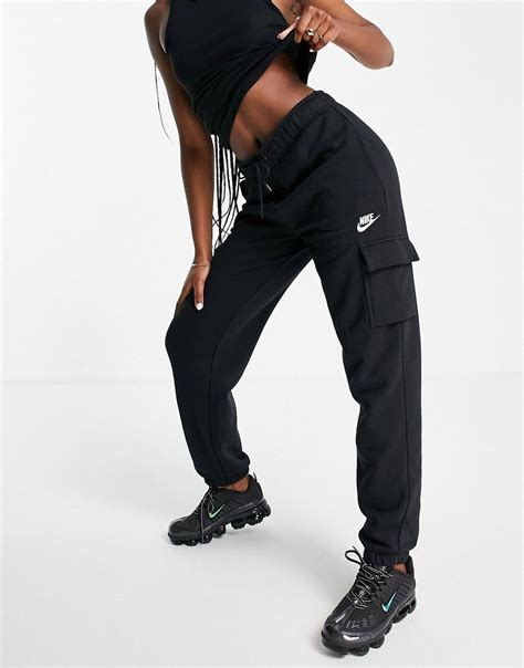 nike cargo joggers women.